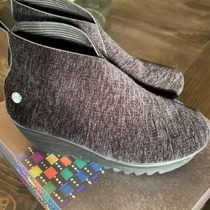 Black velvet Bernie Mev booties